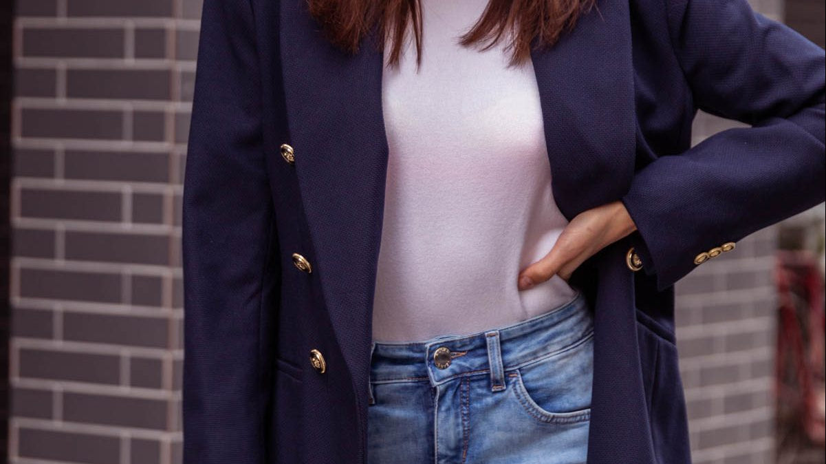 Podkręć jeansem stylizację – klasycznie i z nutką szaleństwa