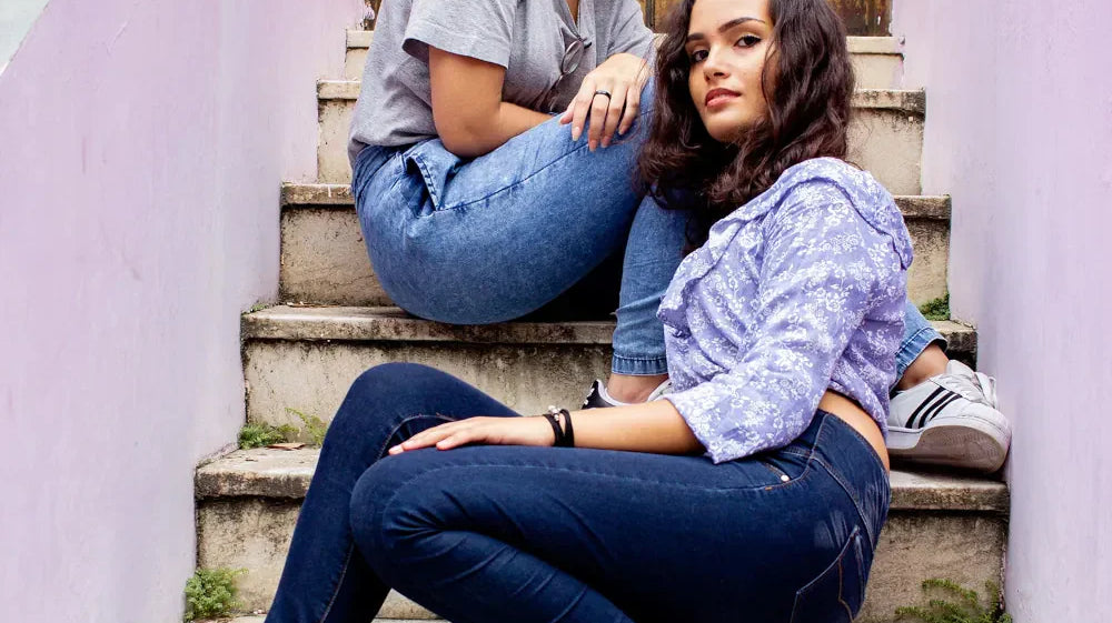 Spodnie typu „RELAXED FIT” – dla kogo?