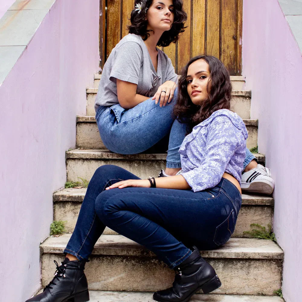 Spodnie typu „RELAXED FIT” – dla kogo?