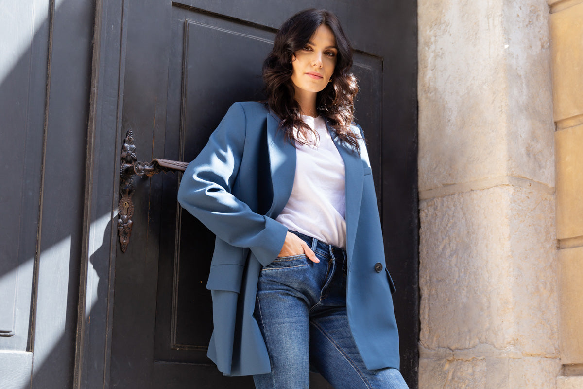 Eleganckie stylizacje z jeansami – jak je stworzyć?