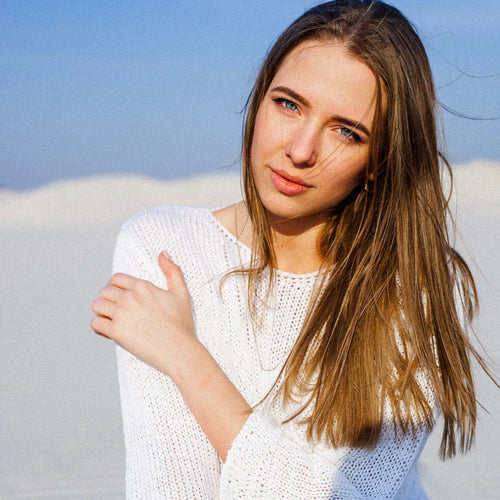 Najmodniejsze kolory wiosny i lata – biel, błękit, beż