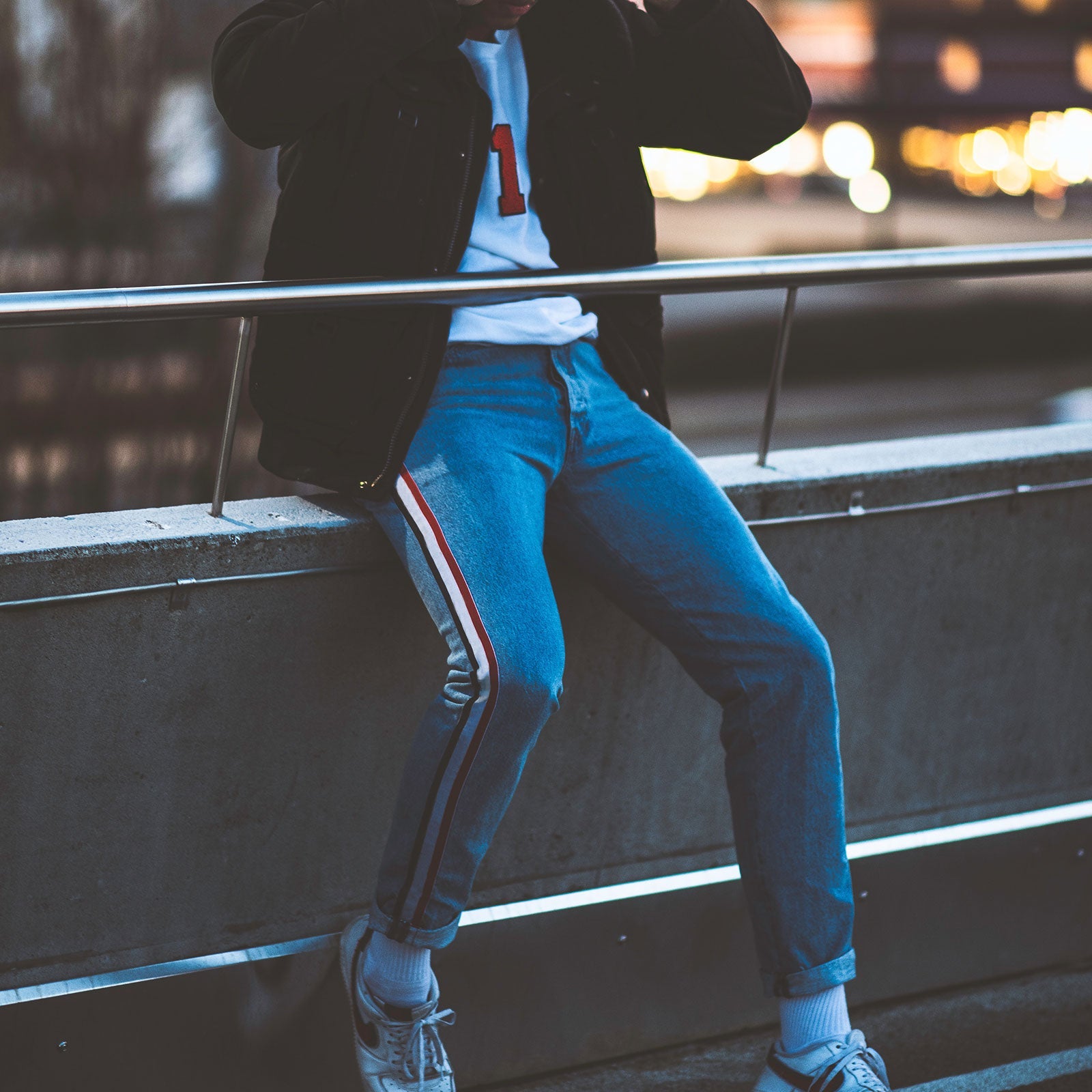 Lampasy powracają – jak je nosić?